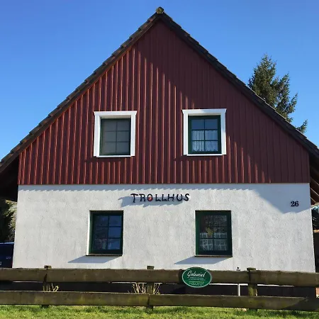 Trollhus - Grosses Familienfreundliches Ferienhaus Born Exterior photo
