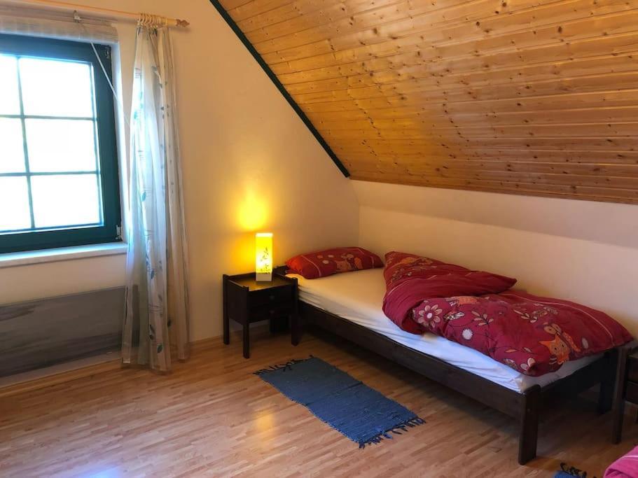 Trollhus - Grosses Familienfreundliches Born
